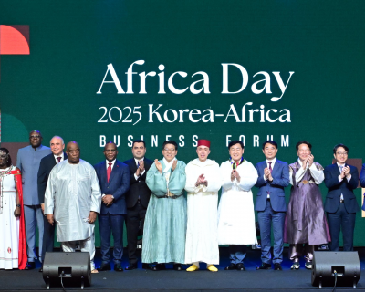 2025년 5월 21일, 「2025 아프리카의 날 기념 축하 행사」가 개최되었다. ‘연결을 넘어, 새로운 기회로(Building Bridges, Creating Opportunities)’를 주제로 한 본 행사에서는 ‘한-아프리카 경제협력 포럼’, ‘아프리카의 날’ 축하 행사가 진행되었다. 출처: 한·아프리카재단