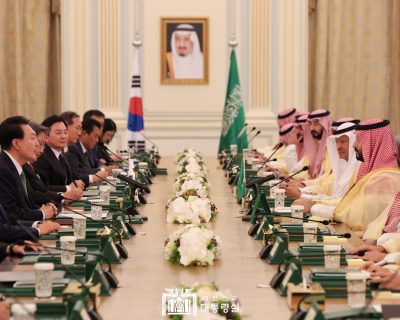 2023년 한국의 사우디 진출 50주년을 맞아 한국과 사우디아라비아는 ‘미래지향적 전략 동반자 관계’를 심화·발전시켜 나가기로 합의한 바 있다. 
출처: 대한민국 대통령실