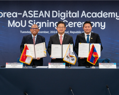 image01 2024년 12월 3일, 정보통신산업진흥원(NIPA)이 아세안 국가 인공지능(AI)·디지털 전환을 지원하는 ‘한-아세안 디지털 아카데미’ 사업 추진을 위해, 인도네시아 및 라오스 정부 기관과 업무 협약을 체결하고 있다. 출처: 정보통신산업진흥원(NIPA)