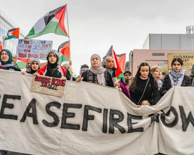 KakaoTalk_20260102_165928395 뉴질랜드에서 시민들이 가자 전쟁의 중단을 촉구하는 친팔레스타인 시위를 하고 있다. 출처: Mark McGuire (CC BY 3.0 NZ)