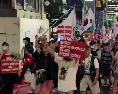 Protesters march in Myeong-dong, Seoul, in 2025, expressing anti-China sentiment amid growing diplomatic and societal tensions between South Korea and China.
Source: YouTube (@Freeuniv0116)