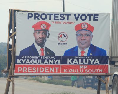 2021년 1월 14일 실시된 우간다대통령 선거 및 국회의원 선거 당시 제작된 홍보물
출처: 저자 제공. 2025년 촬영.